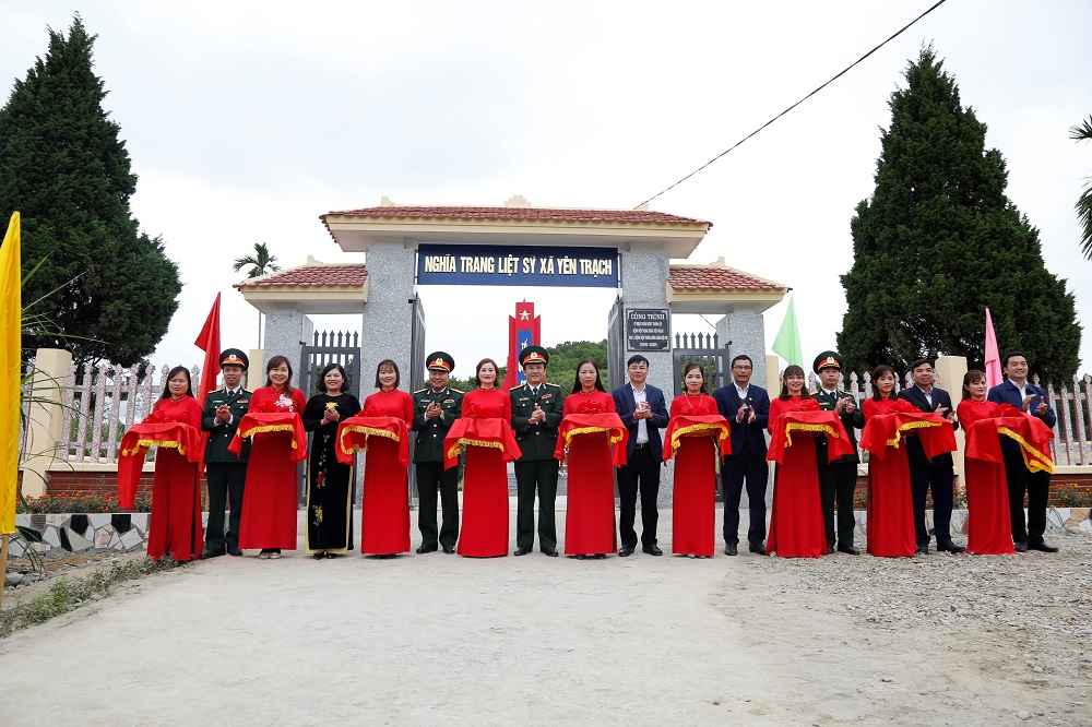 Hướng về cội nguồn: Bệnh viện Trung ương Quân đội 108 đóng góp tu sửa nghĩa trang liệt sĩ xã Yên Trạch