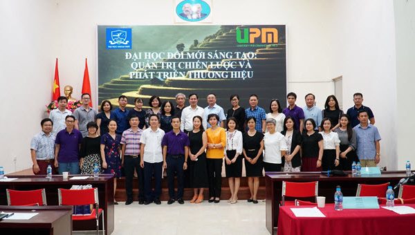 Tọa đàm “Đại học Đổi mới sáng tạo: Quản trị chiến lược và phát triển thương hiệu”