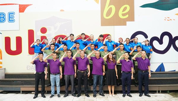 Ra quân Đội thanh niên xung kích Trường Đại học Ngoại ngữ