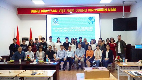 Lễ khai giảng năm học 2020-2021 dành cho sinh viên quốc tế và chuyên gia nước ngoài