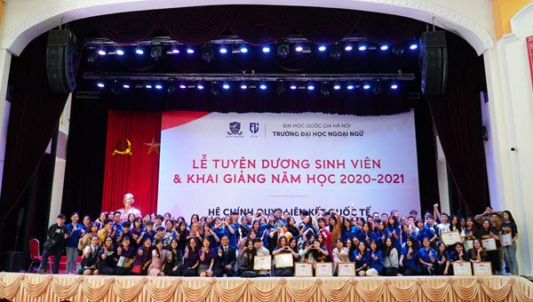 Trao 40 suất học bổng trị giá hơn 800 triệu đồng cho tân sinh viên chương trình Liên kết quốc tế khóa QH.2020