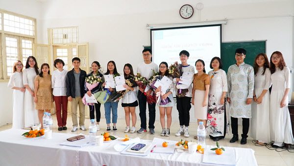 Sinh viên ULIS sôi nổi tranh tài thuyết trình “Tìm hiểu về cộng đồng châu Á” năm 2020