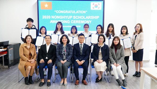 Trao 8 suất học bổng của Ngân hàng Nông nghiệp Hàn Quốc cho sinh viên ULIS năm 2020