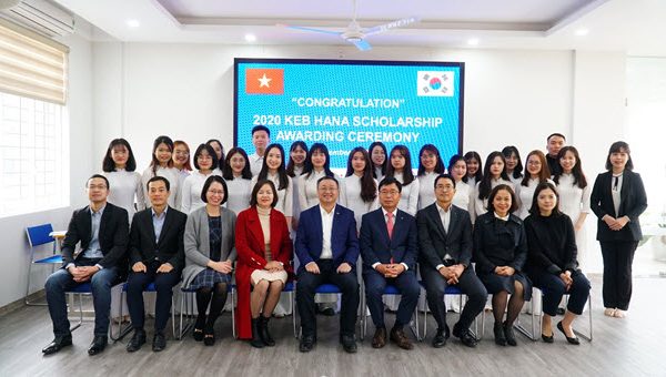 Trao học bổng KEB HANA năm 2020 cho 20 sinh viên Khoa NN&VH Hàn Quốc