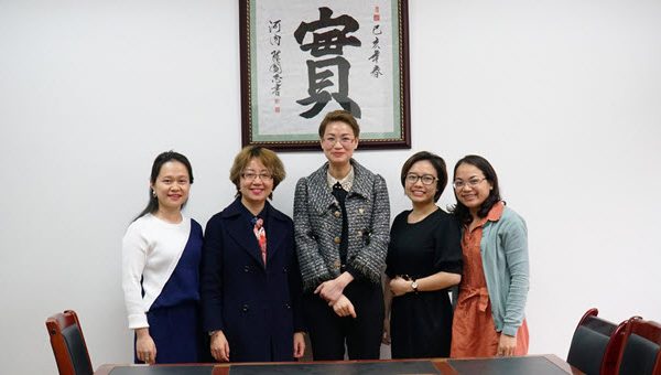 Làm việc với Tổ chức Dale Carnegie về triển khai các chương trình bồi dưỡng cá nhân