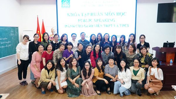 Tập huấn môn học Public Speaking dành cho giáo viên THCS và THPT