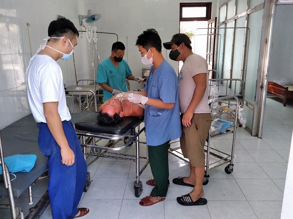 Hội chẩn và chỉ đạo mổ trực tuyến cấp cứu ngư dân đảo Song Tử Tây