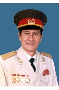 Dấu chân trên đại lộ đầy chông gai