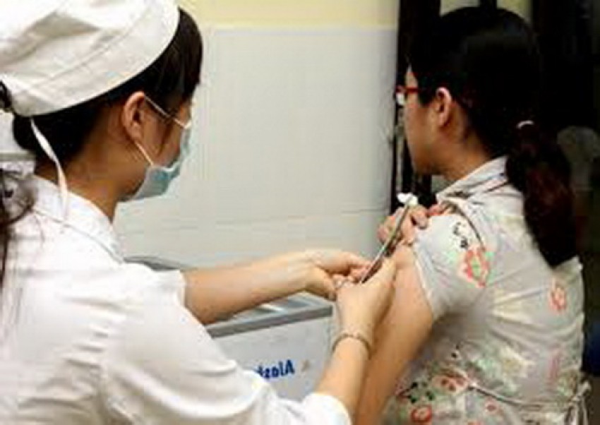 Phụ nữ mang thai nên đi tiêm phòng uốn ván để ngừa bệnh.