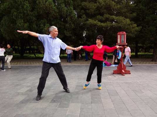 Bệnh nhân thoái hóa khớp nên tập luyện thế nào?