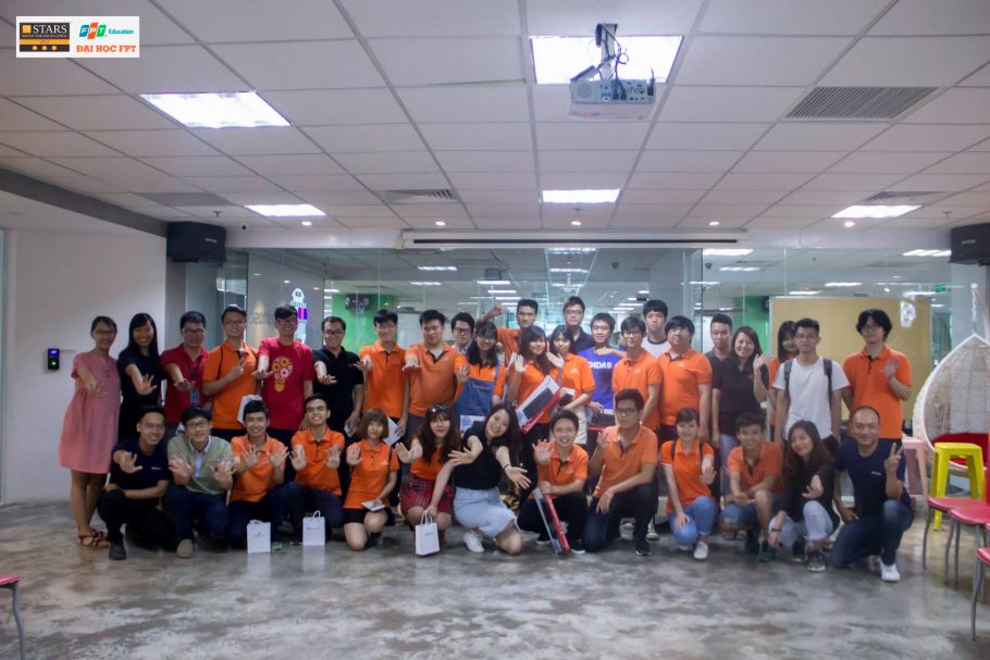 FPTUers nắm bắt cơ hội việc làm với Company tour tại công ty SmartOSC