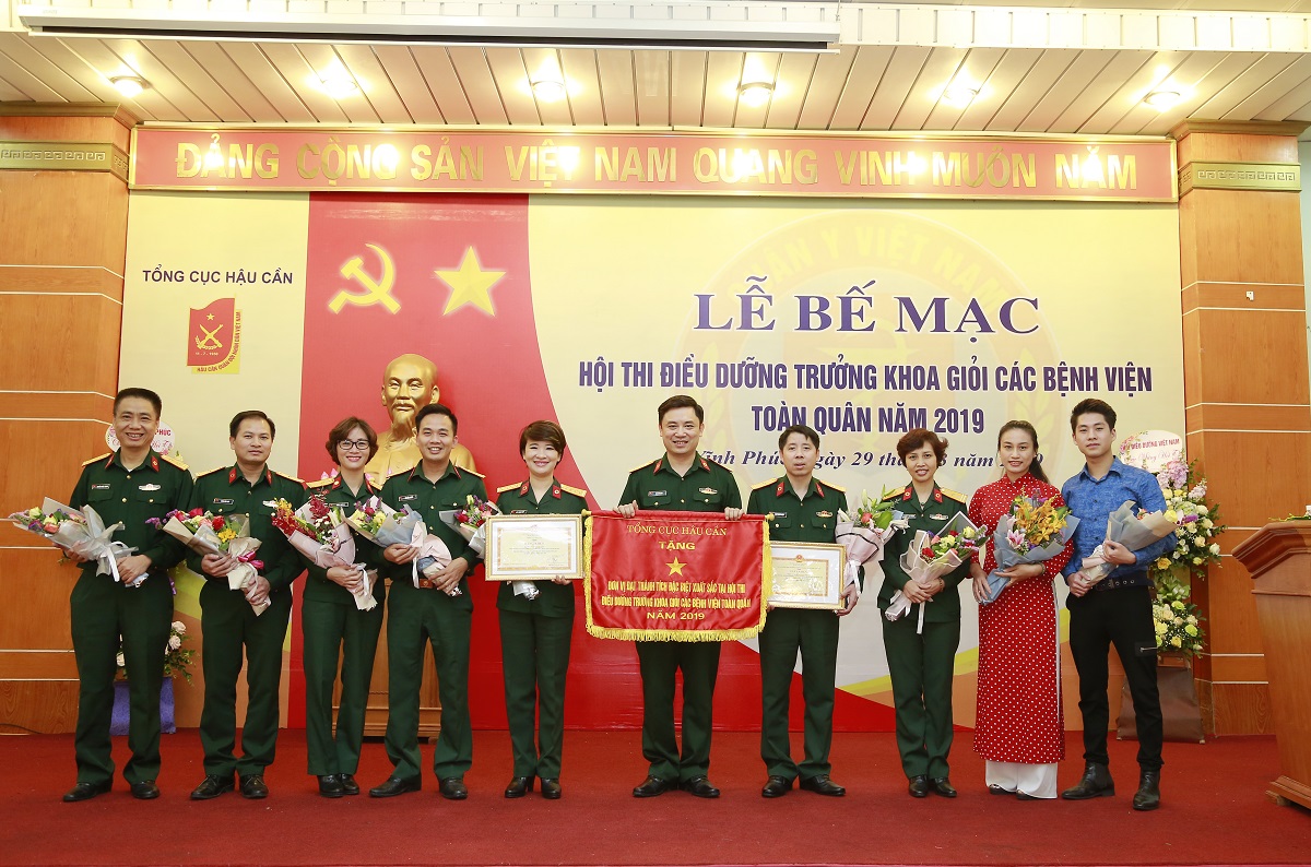 Bệnh viện TWQĐ 108 được tặng cờ đơn vị đạt thành tích đặc biệt xuất sắc tại Hội thi Điều dưỡng trưởng khoa giỏi các bệnh viện toàn quân năm 2019