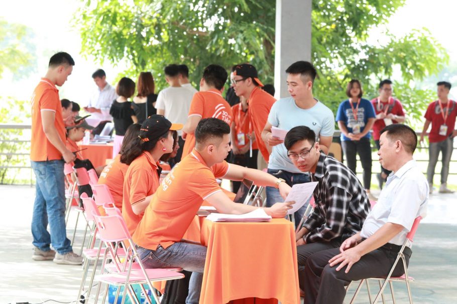 Tân sinh viên K14 FPTU nô nức nhận phòng KTX