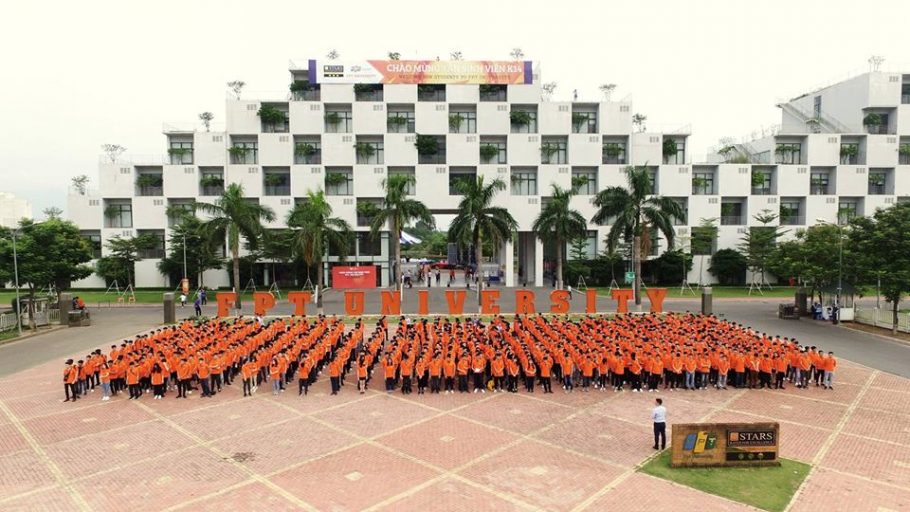 Sắc cam phủ kín Lễ khai giảng chào đón tân sinh viên K14