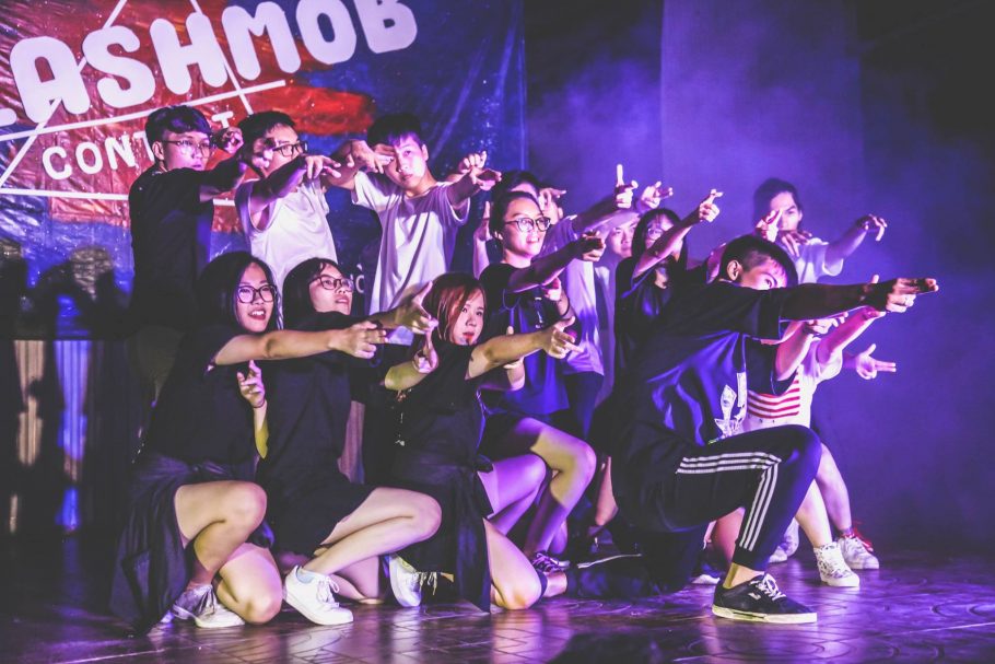 Bùng nổ vũ điệu Flashmob của K14