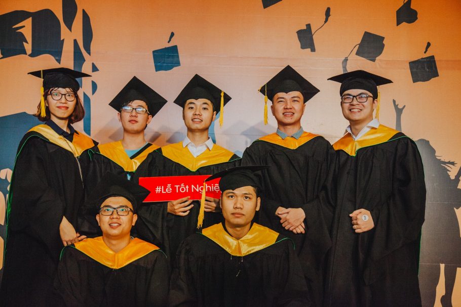 Hơn 200 sinh viên chính thức bước chân vào “trường đời”