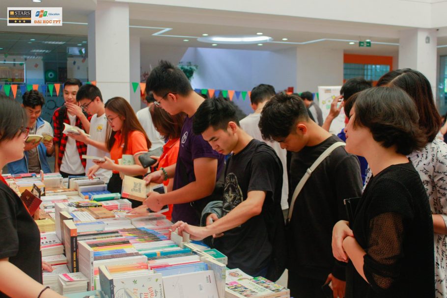 FPTU Book Fair 2018: Làm bạn cùng Sách