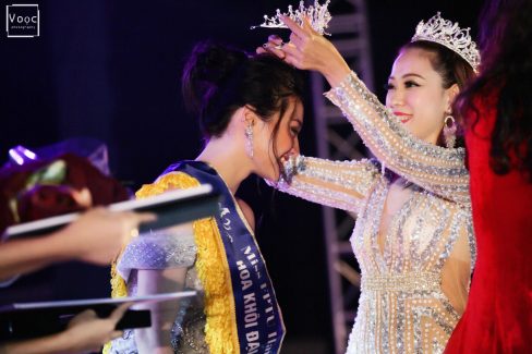 Nhan sắc đời thường “đốt mắt” của tân hoa khôi “ẵm” một lúc 3 giải trong cuộc thi Miss FPTU