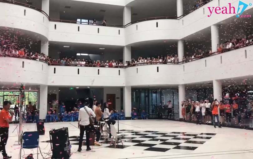 Món quà 20/10 lãng mạn như phim của các nam sinh trường F làm “rụng tim” bao nhiêu cô gái