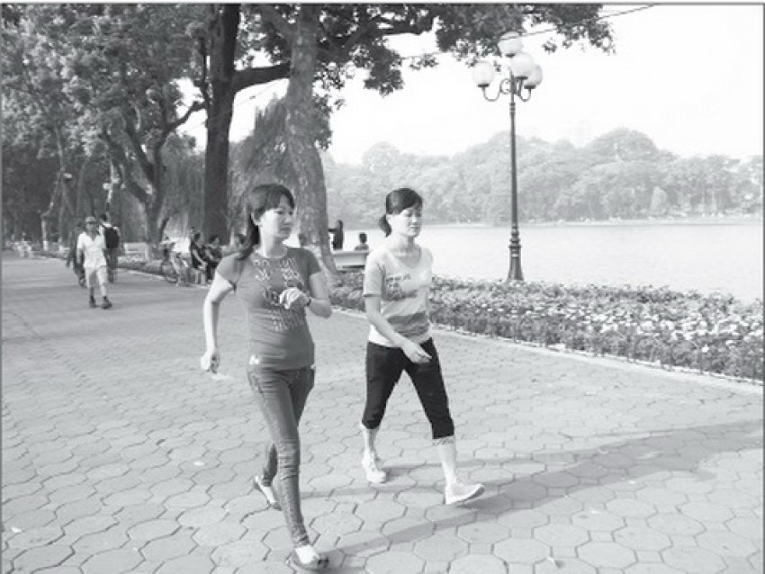 Sử dụng phác đồ thuốc dự phòng bao gồm thuốc giãn phế quản, corticoide dạng hít hoặc uống theo đúng chỉ dẫn của thầy thuốc để dự phòng cơn hen.