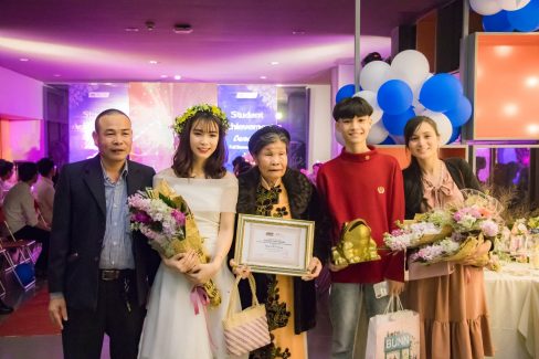 Cô nàng xinh đẹp 2 lần liên tiếp được vinh danh Cóc Vàng