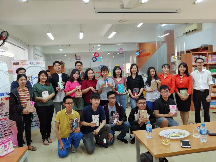 Sinh viên Đại học FPT chia sẻ sôi nổi về việc đọc sách và vấn đề bản quyền