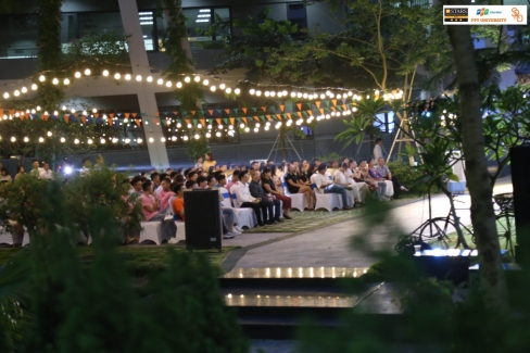 Lễ tôn vinh kỳ Spring 2019: Sinh viên thích thú dự tiệc ở không gian mới