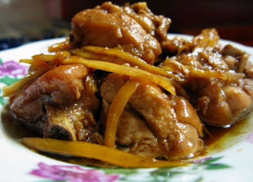 Gà kho trần bì thích hợp cho người bị đau loét dạ dày, tá tràng, trướng bụng đầy hơi, đau tức ngực sườn.