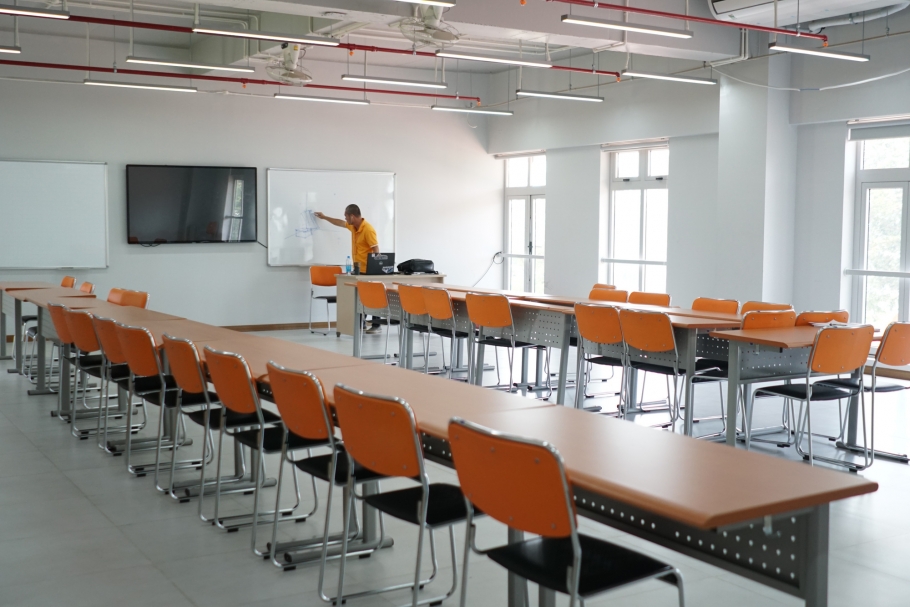 Chia sẻ của Thầy Trò trường F khi vẽ bộ ảnh chân dung “Người hùng chống dịch”