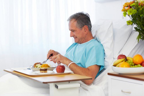 Bí quyết chăm sóc sức khỏe cho người cao tuổi và người sau phẫu thuật