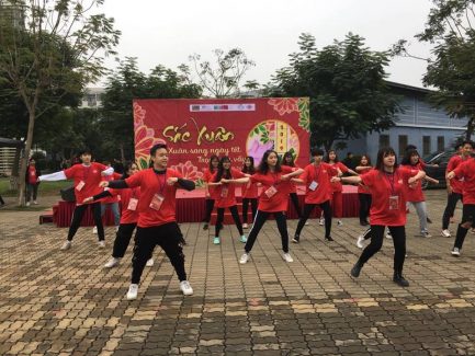 Đại học FPT tưng bừng đón Tết với phiên chợ Tết dân gian Sắc Xuân