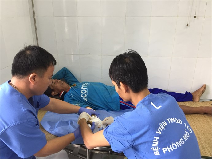 Cấp cứu ngư dân bị đứt rời ngón tay tại Bệnh xá đảo Song Tử Tây
