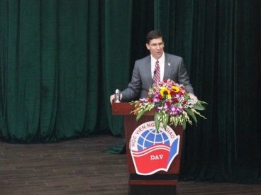 Bộ trưởng Quốc phòng Mỹ Mark Esper tới thăm và phát biểu tại Học viện Ngoại giao
