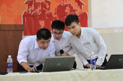 Sinh viên làm phần mềm độc đáo trợ thủ cho bà nội trợ