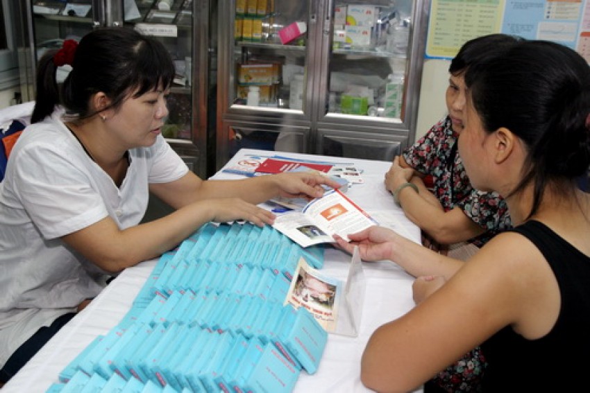 Khi dùng thuốc, cần sự tư vấn của bác sĩ chuyên khoa. Ảnh: TM