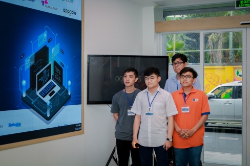 Sinh viên ĐH FPT ẵm ngôi vị quán quân cuộc thi lập trình