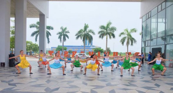 Đoàn nghệ thuật Bỉ biểu diễn tại Đại học FPT