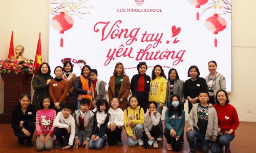 “Vòng tay yêu thương” đầy cảm xúc của phụ huynh và học sinh UMS