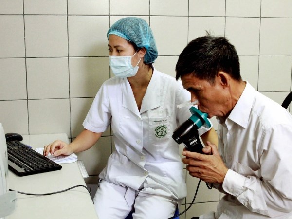 Bệnh phổi tắc nghẽn mạn tính: Có thể phòng và điều trị ổn định