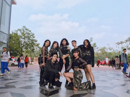 Chịu chơi như sinh viên trường F: Làm hẳn MV “chất như nước cất” đón tết