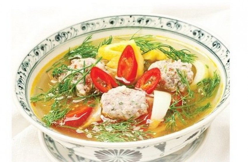 Canh cải cúc nấu chả cá thát lát kiện tỳ vị, hóa đàm. Chữa tỳ hư sinh đàm ho hen.