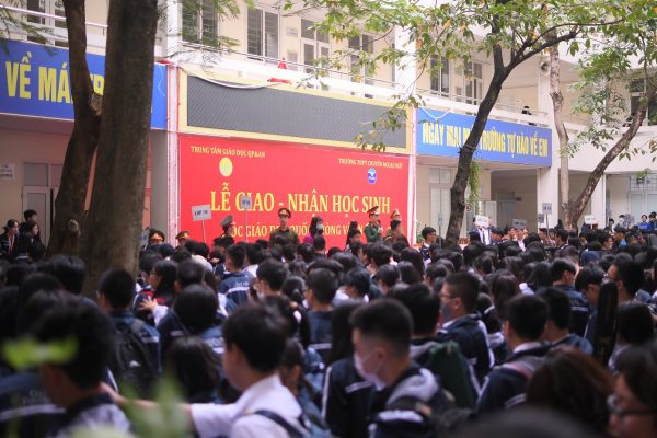 2103 học sinh Chuyên Ngoại ngữ bước vào tuần lễ học giáo dục quốc phòng và an ninh năm học 2020-2021
