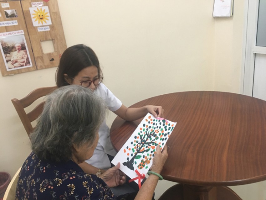 Chăm sóc ban ngày cho bệnh nhân sa sút trí tuệ