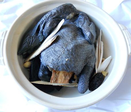 Chân gà ác làm thuốc