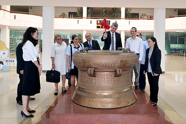 Bộ trưởng Truyền thông Cuba ngỏ lời hợp tác cùng ĐH FPT