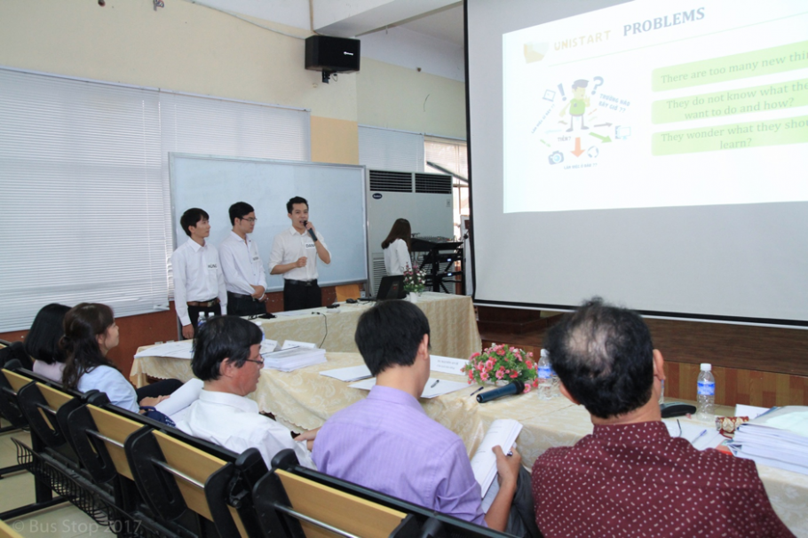 Sinh viên tìm giải pháp chọn ngành, chọn nghề cho học sinh THPT