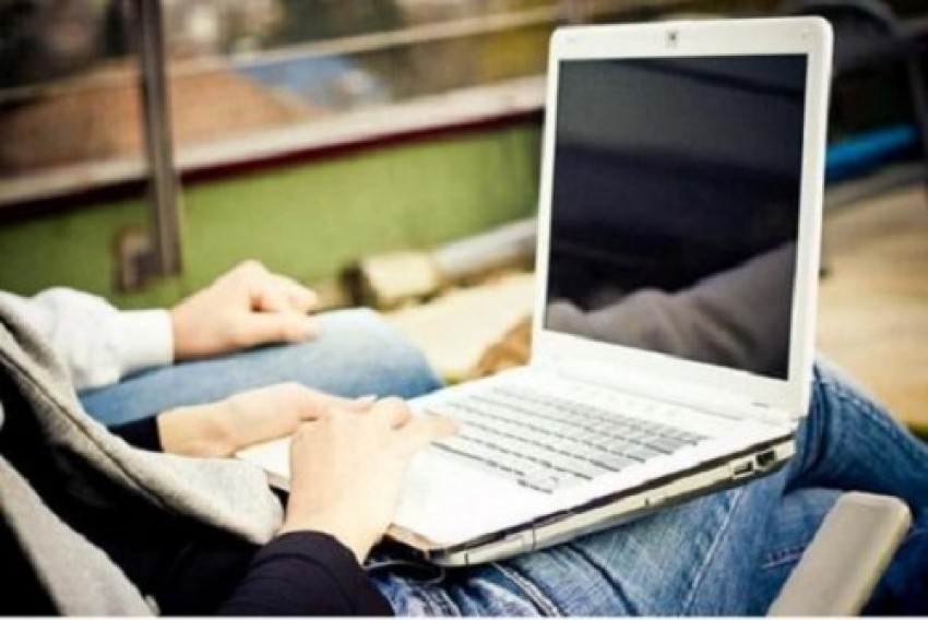 Để laptop lên đùi nhiều giờ sẽ làm yếu tinh trùng