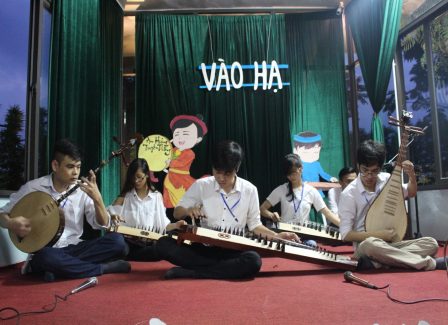 Đêm nhạc “lạ” tại xứ sở Hola