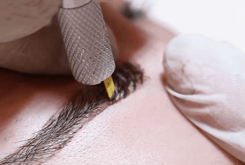 Nhật ký điêu khắc lông mày của bà mẹ trẻ