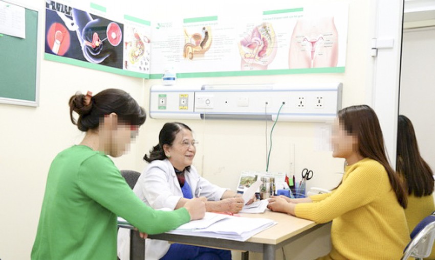 Chị em phụ nữ nên đi khám phụ khoa định kỳ để sớm phát hiện các dấu hiệu bệnh.